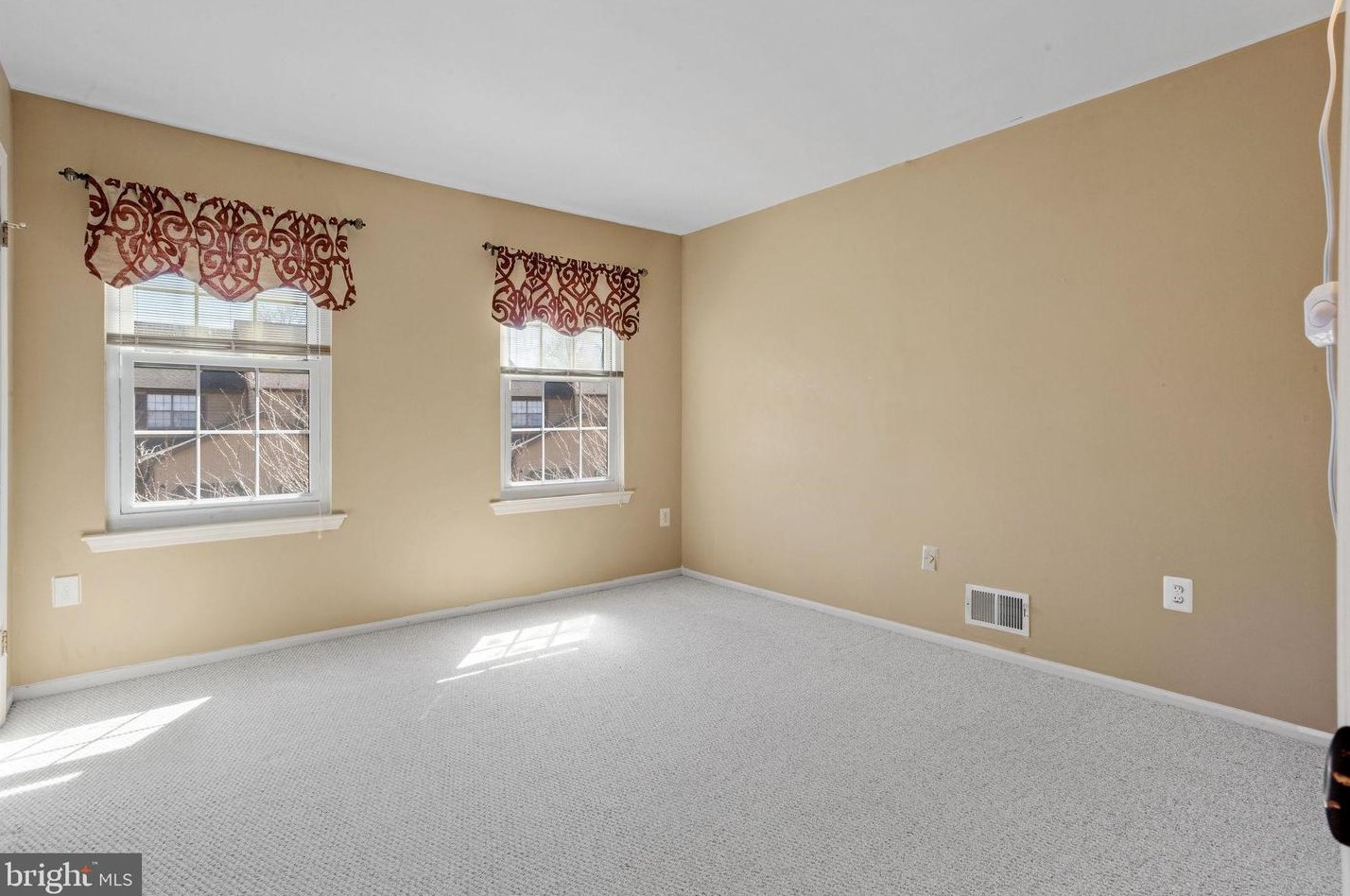 36 Danielle Ct, Trenton NJ 08648-1452 exterior