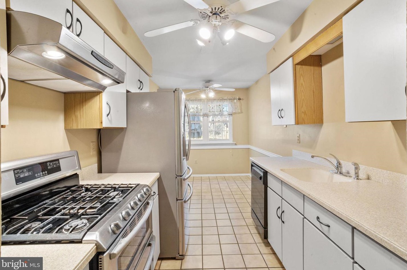 36 Danielle Ct, Trenton NJ 08648-1452 exterior