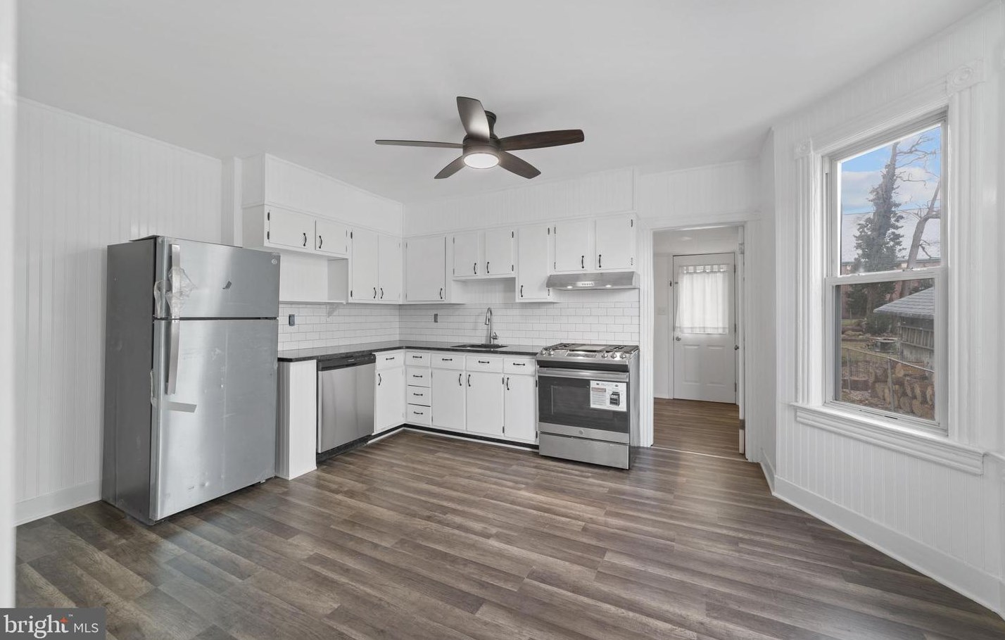 25 Regina Ave, Trenton NJ  08619-2201 exterior