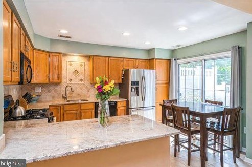 404 Pebble Creek Ct, Pennington NJ  08534-1945 exterior