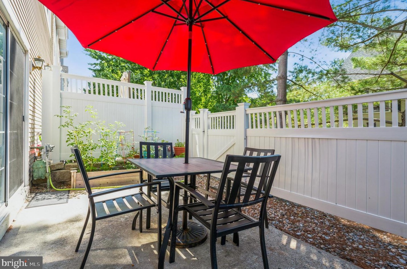404 Pebble Creek Ct, Pennington NJ  08534-1945 exterior