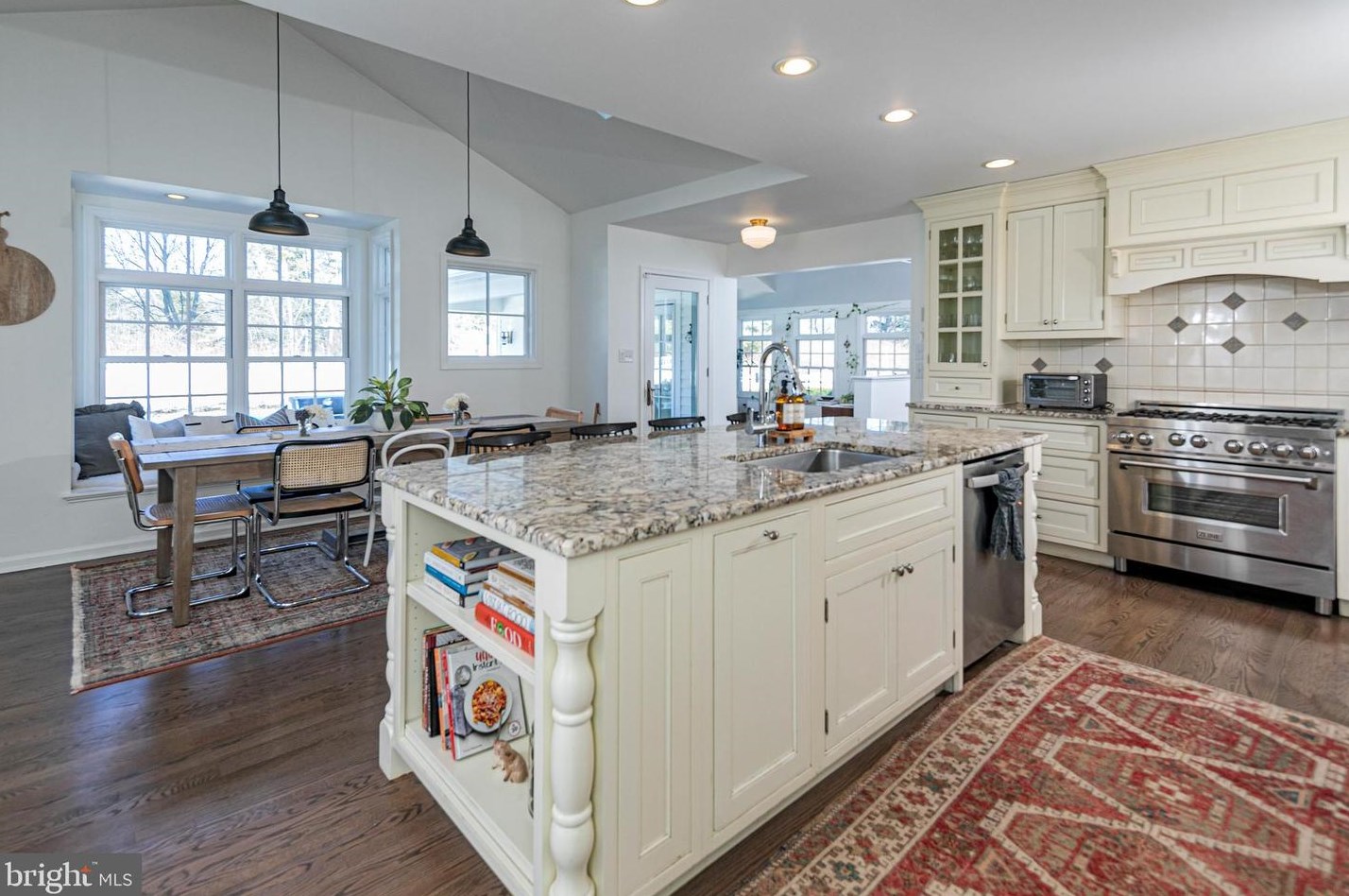 10 Arvida Dr, Pennington NJ  08534-2105 exterior