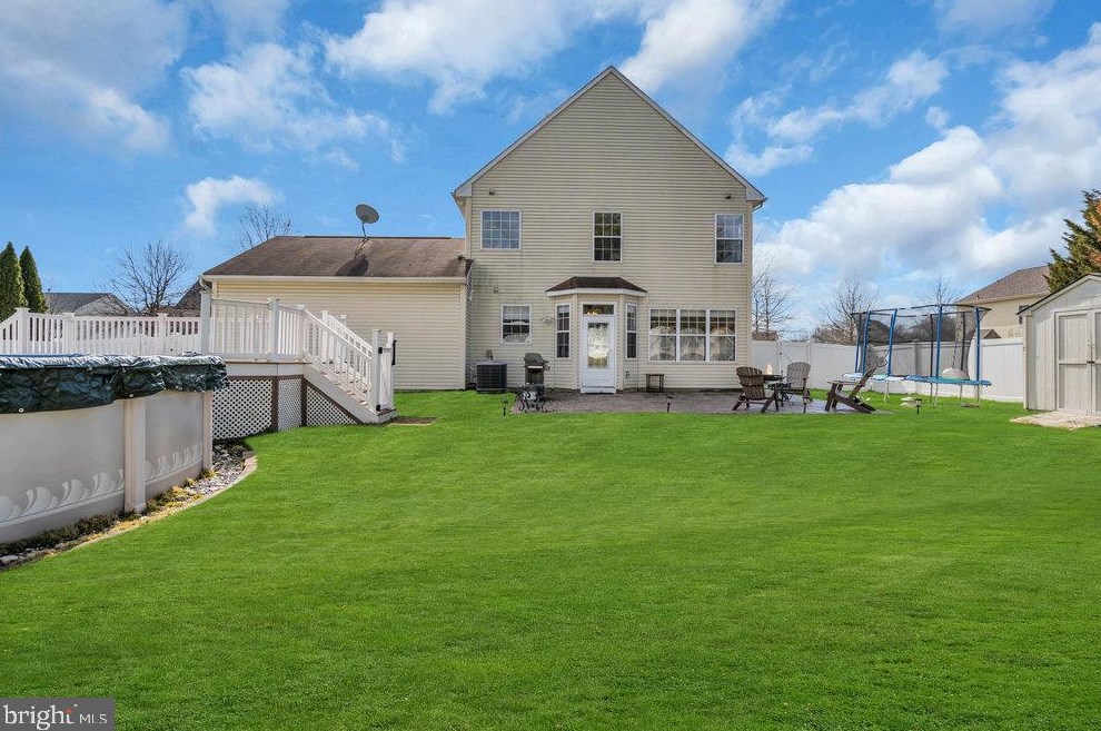 14 Bristol Way, East Windsor NJ  08520-2949 exterior