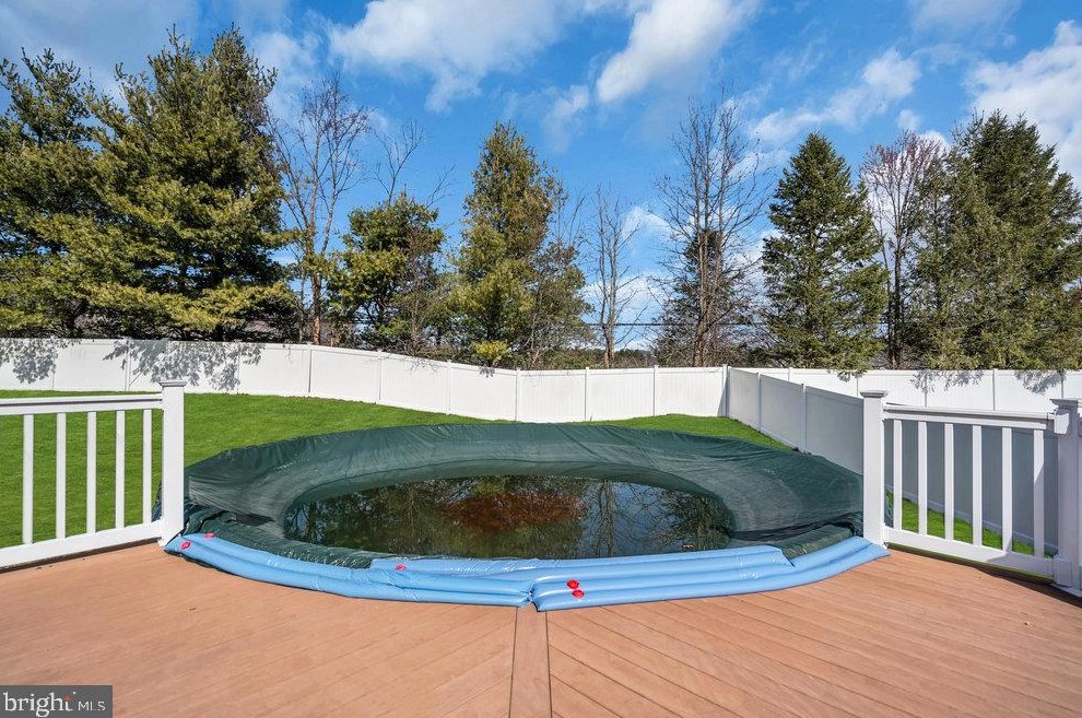 14 Bristol Way, East Windsor NJ  08520-2949 exterior