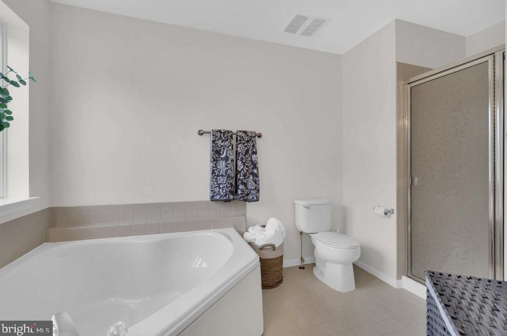 14 Bristol Way, East Windsor NJ  08520-2949 exterior