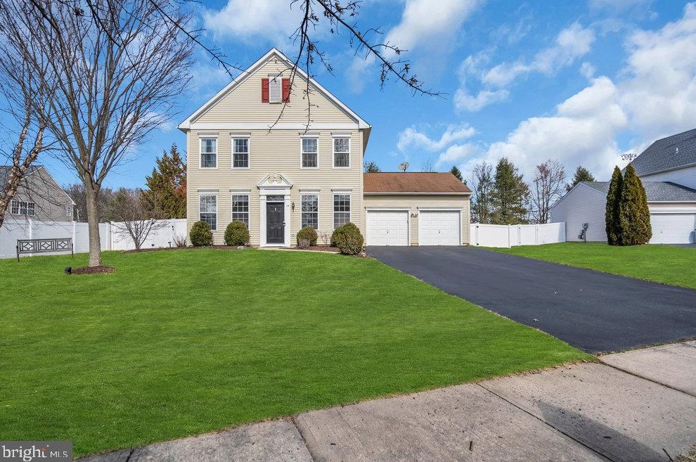 14 Bristol Way, East Windsor NJ  08520-2949 exterior