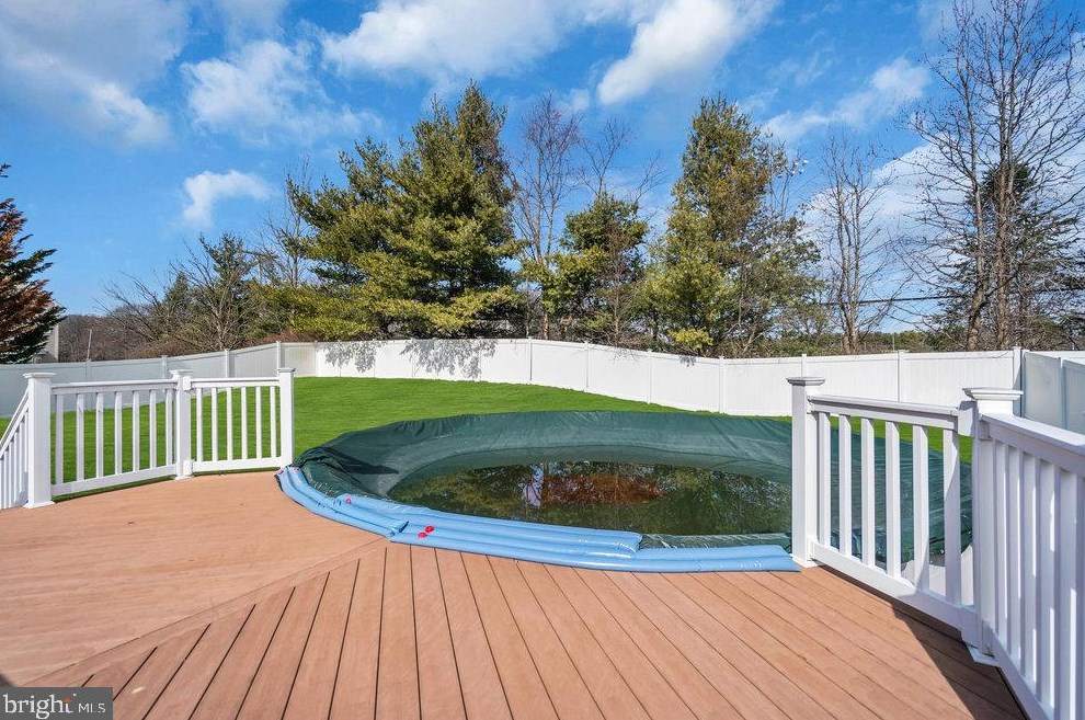 14 Bristol Way, East Windsor NJ  08520-2949 exterior
