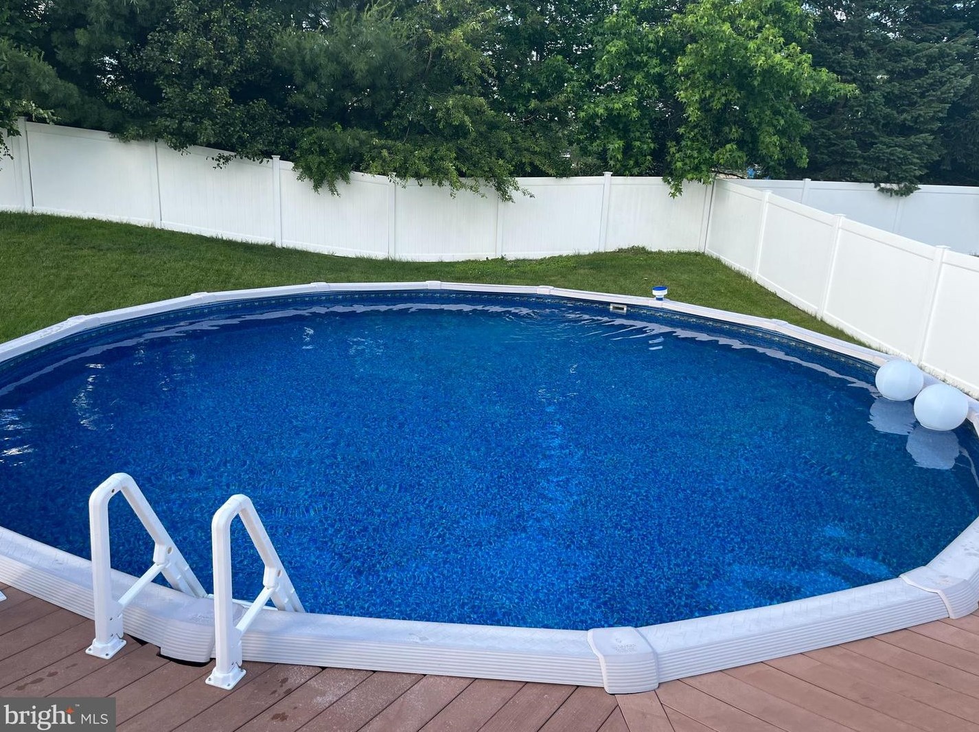 14 Bristol Way, East Windsor NJ  08520-2949 exterior