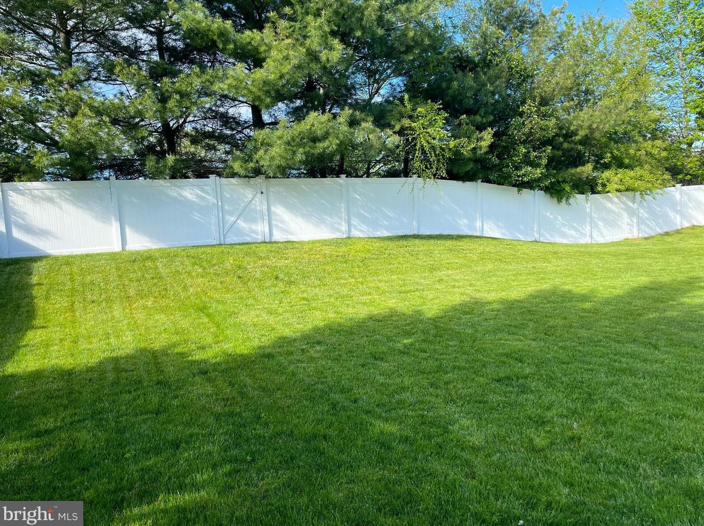14 Bristol Way, East Windsor NJ  08520-2949 exterior