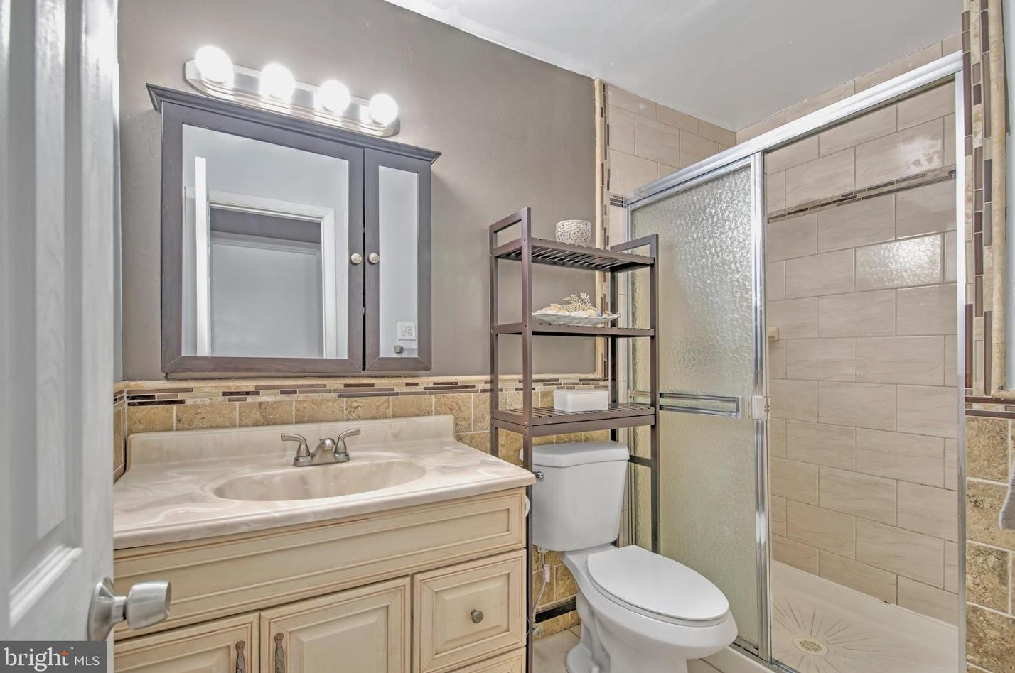 107 Hooverton Pl, East Windsor NJ  08520-5712 exterior