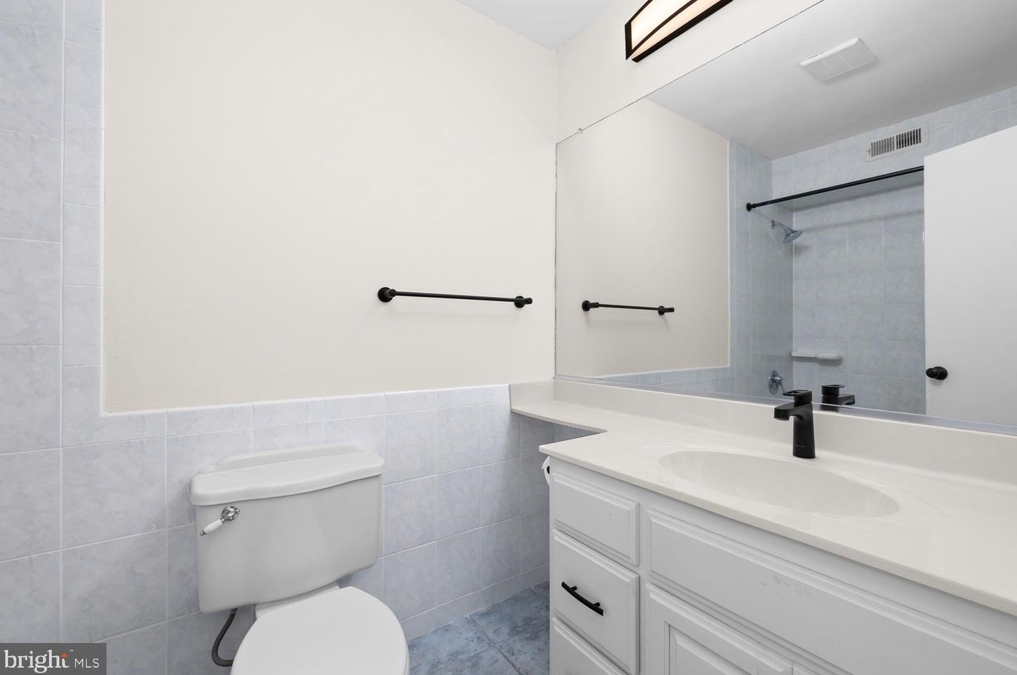 11 Avon Dr, East Windsor NJ 08520-5608 exterior