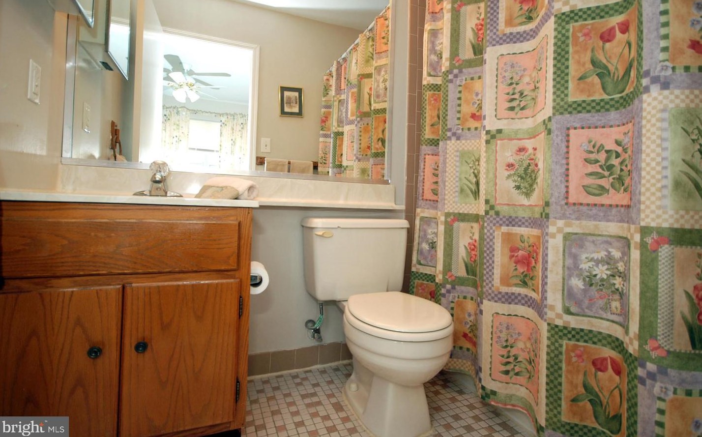 10 Hopkinson Ct, East Windsor NJ 08520-2725 exterior