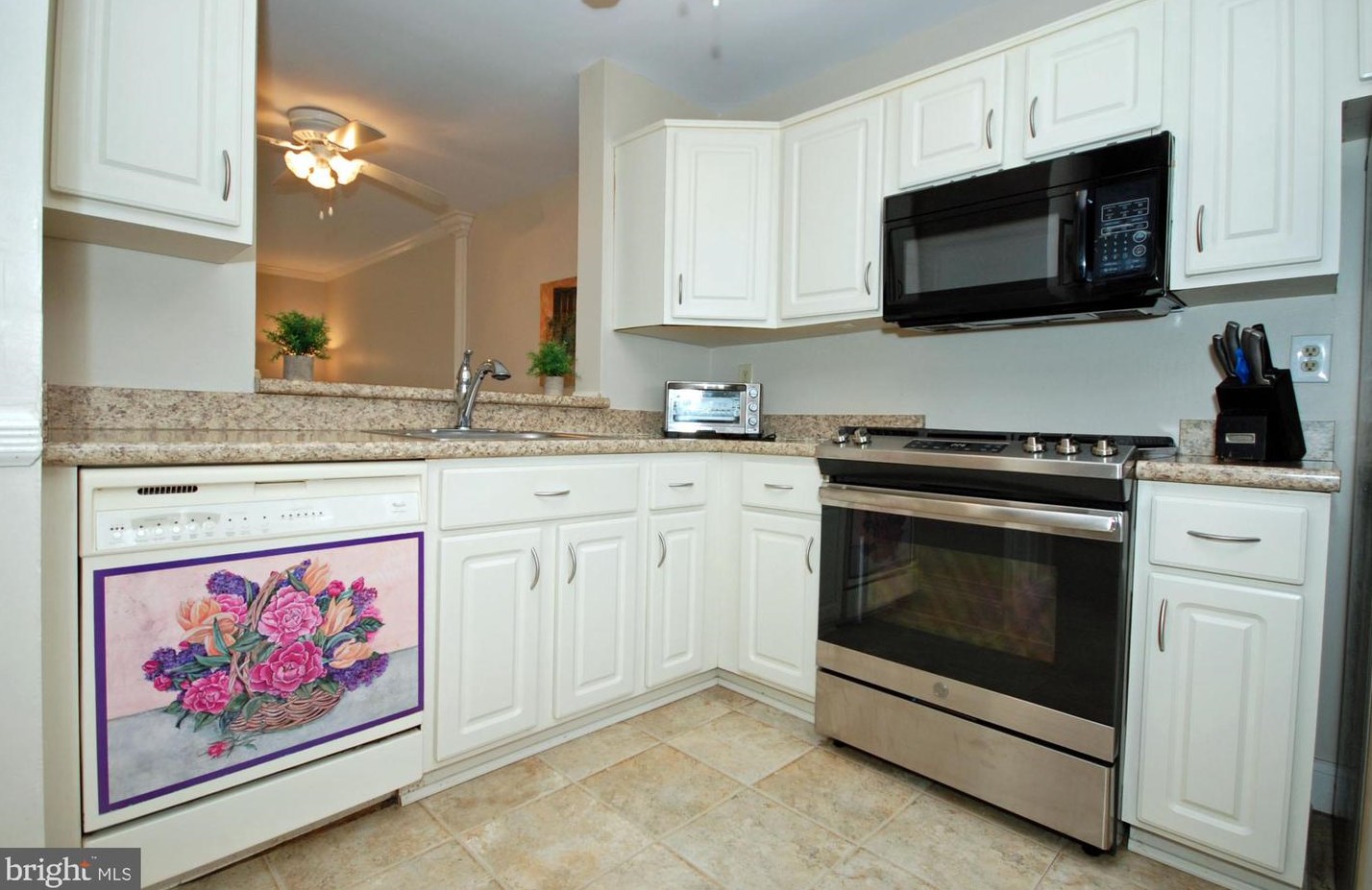 10 Hopkinson Ct, East Windsor NJ 08520-2725 exterior