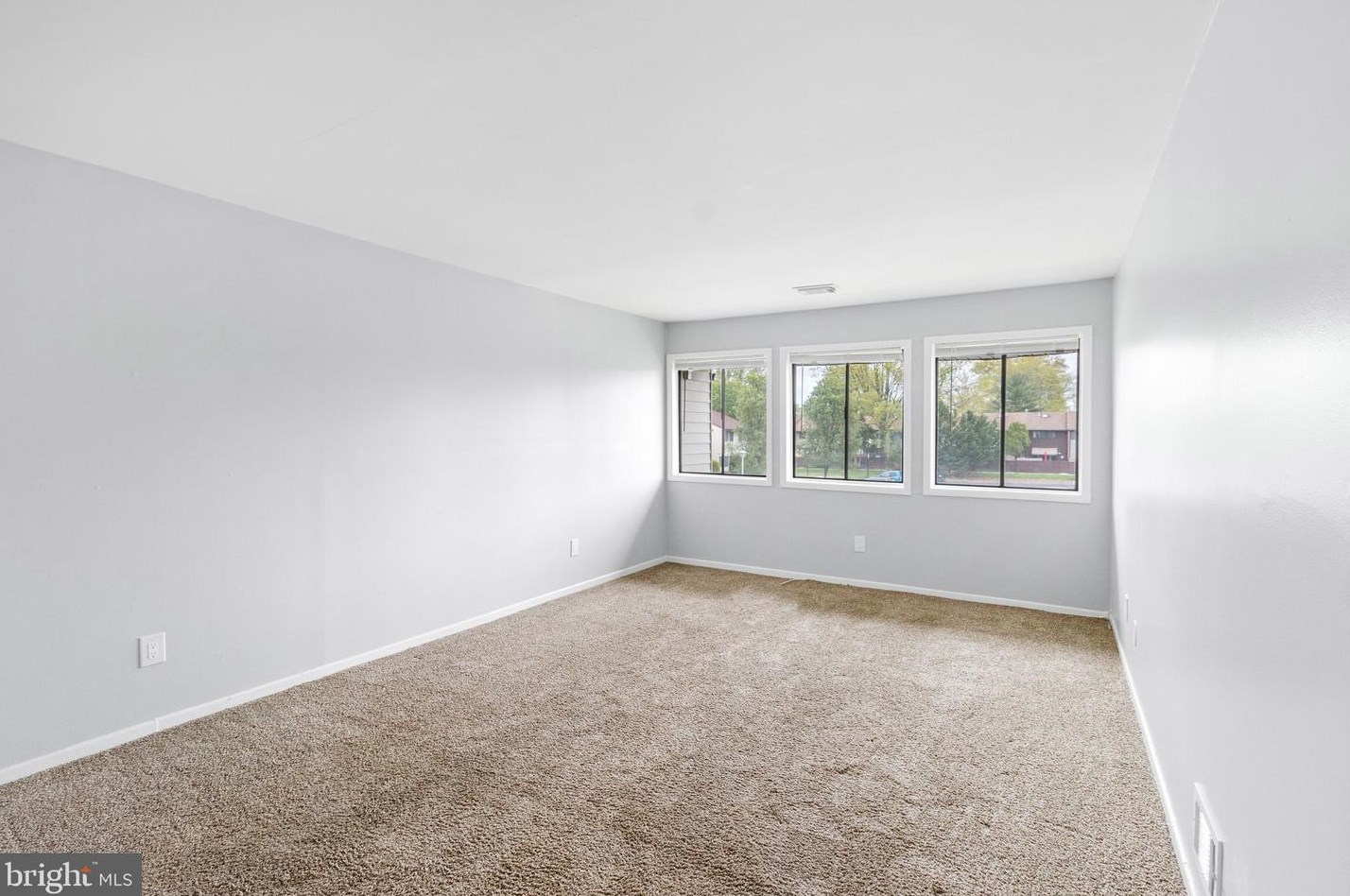 C-2 Avon Dr, East Windsor NJ 08520-5608 exterior