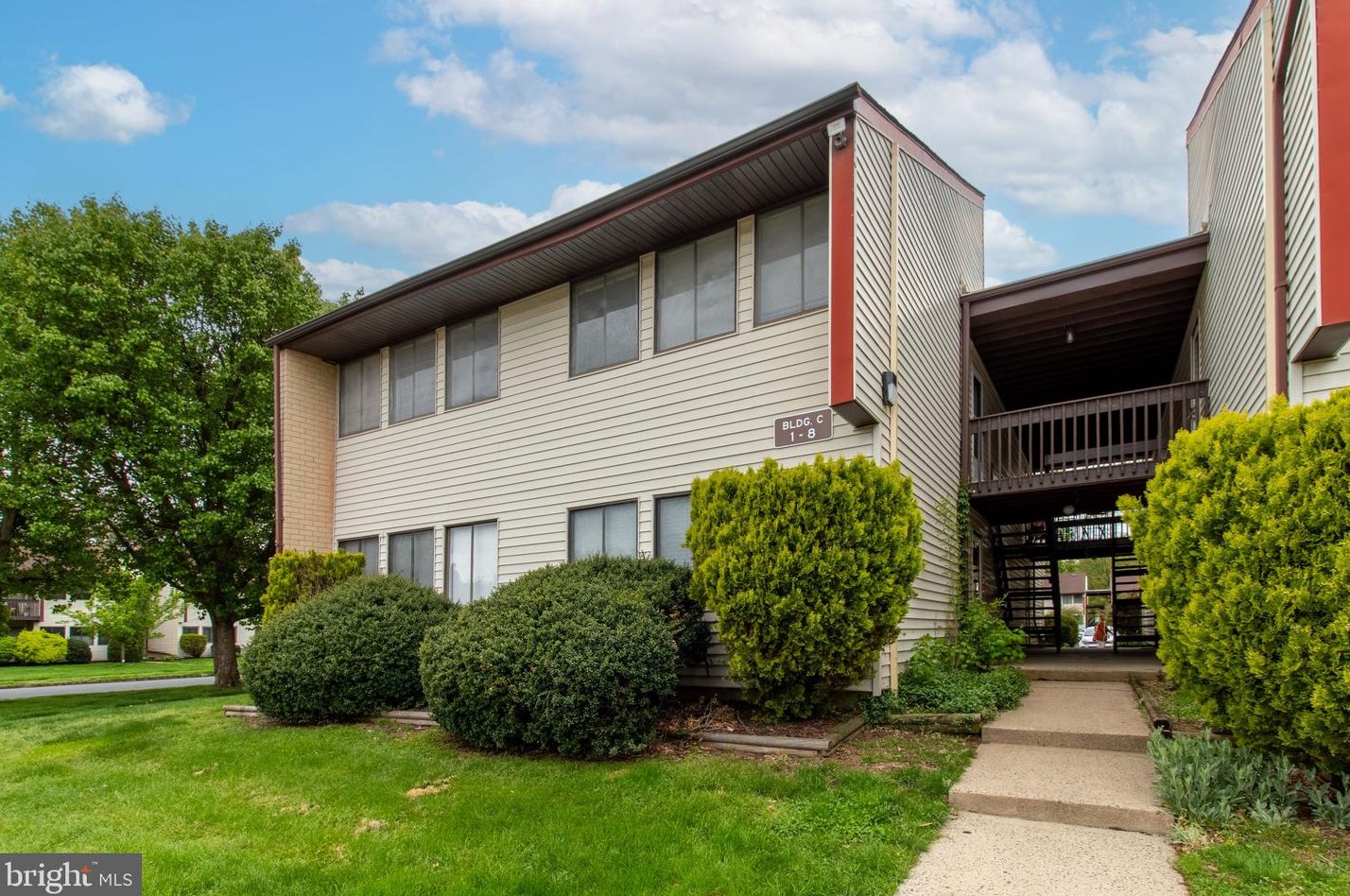 C-2 Avon Dr, East Windsor NJ 08520-5608 exterior