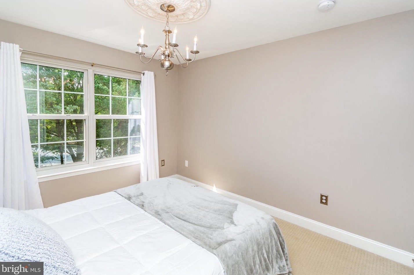 408 Amberleigh Dr, Pennington NJ  08534-1961 exterior