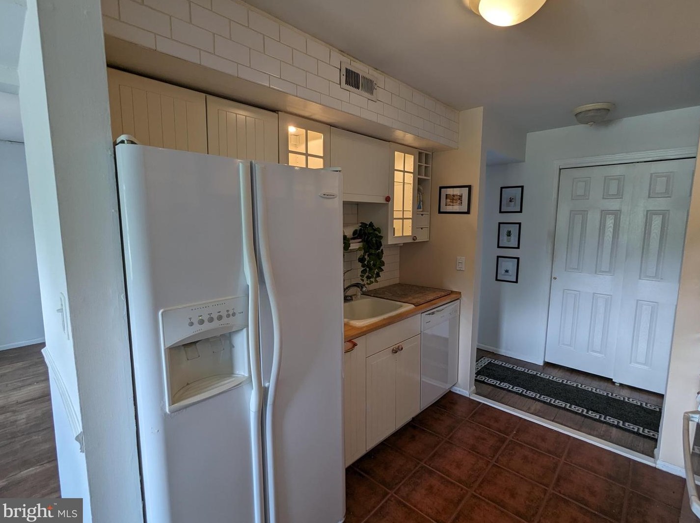 1722 Country Mill Dr, East Windsor NJ  08512-2212 exterior