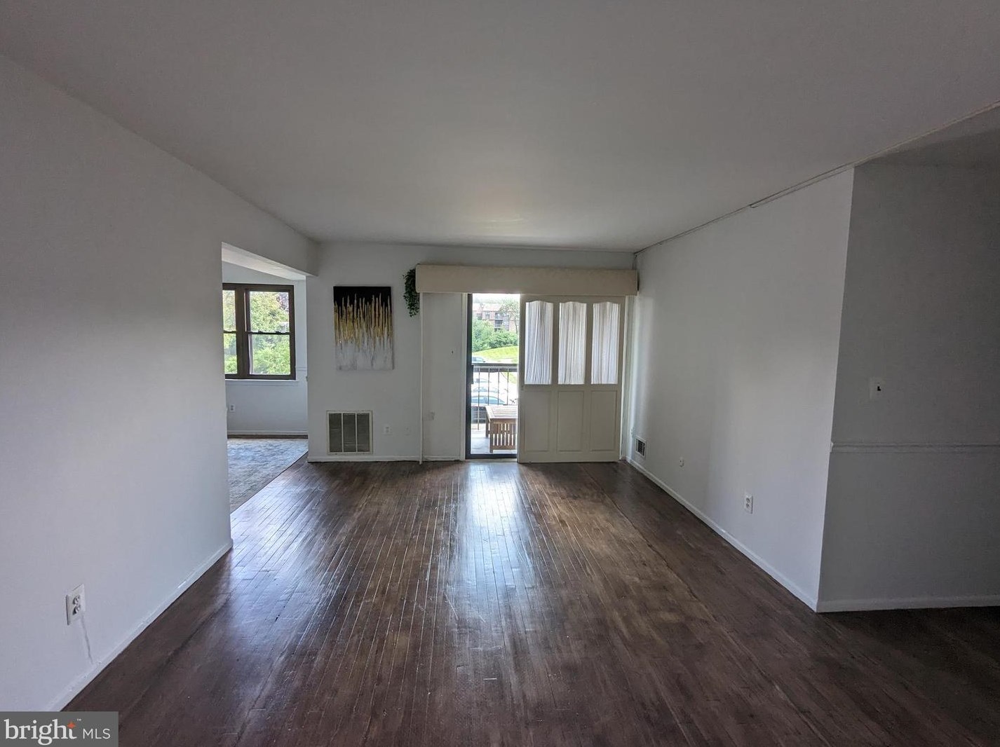 1722 Country Mill Dr, East Windsor NJ  08512-2212 exterior