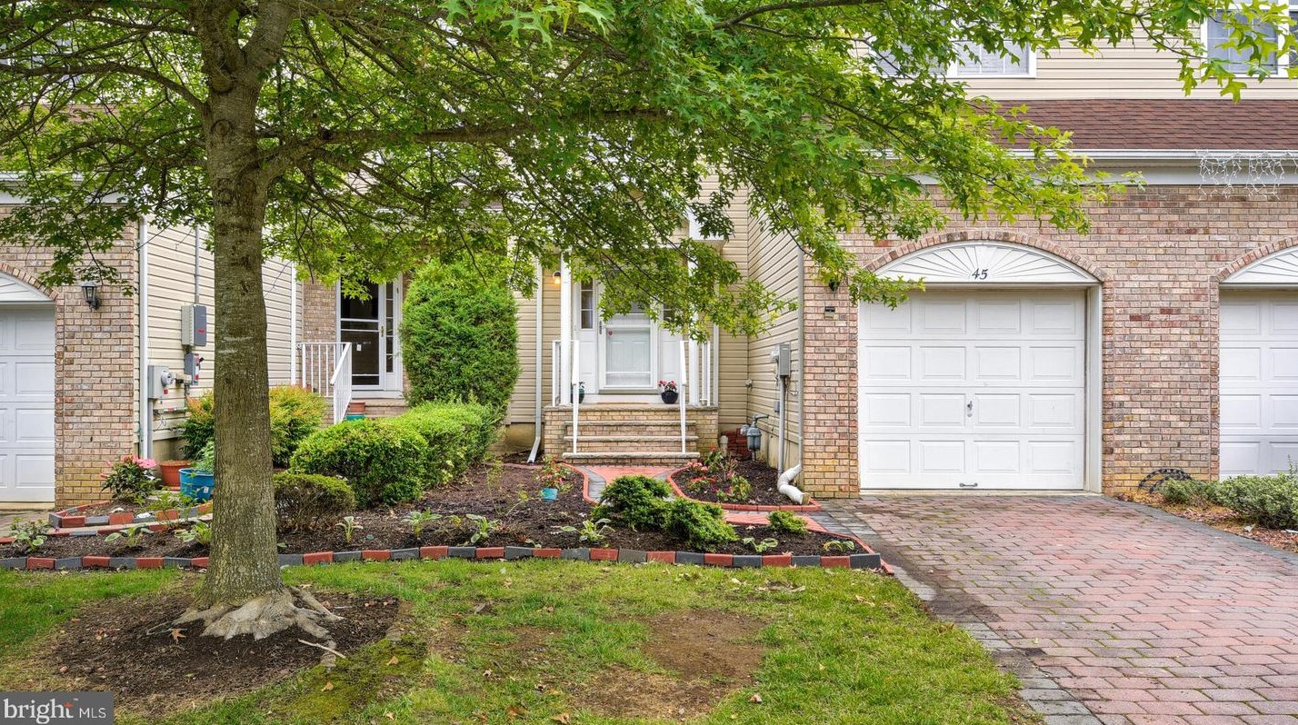 45 Tennyson Rd, East Windsor NJ  08520-4691 exterior