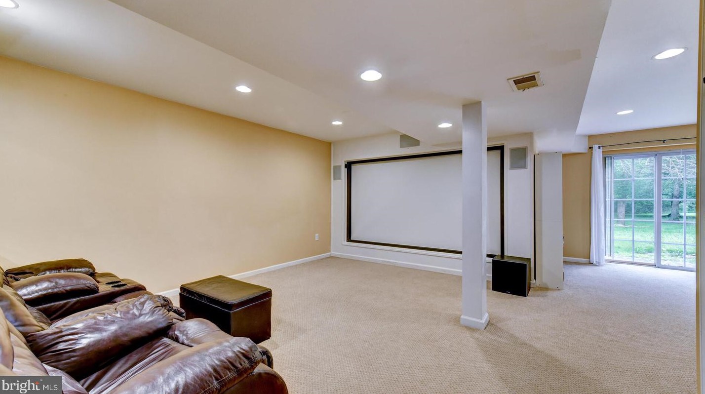 45 Tennyson Rd, East Windsor NJ  08520-4691 exterior