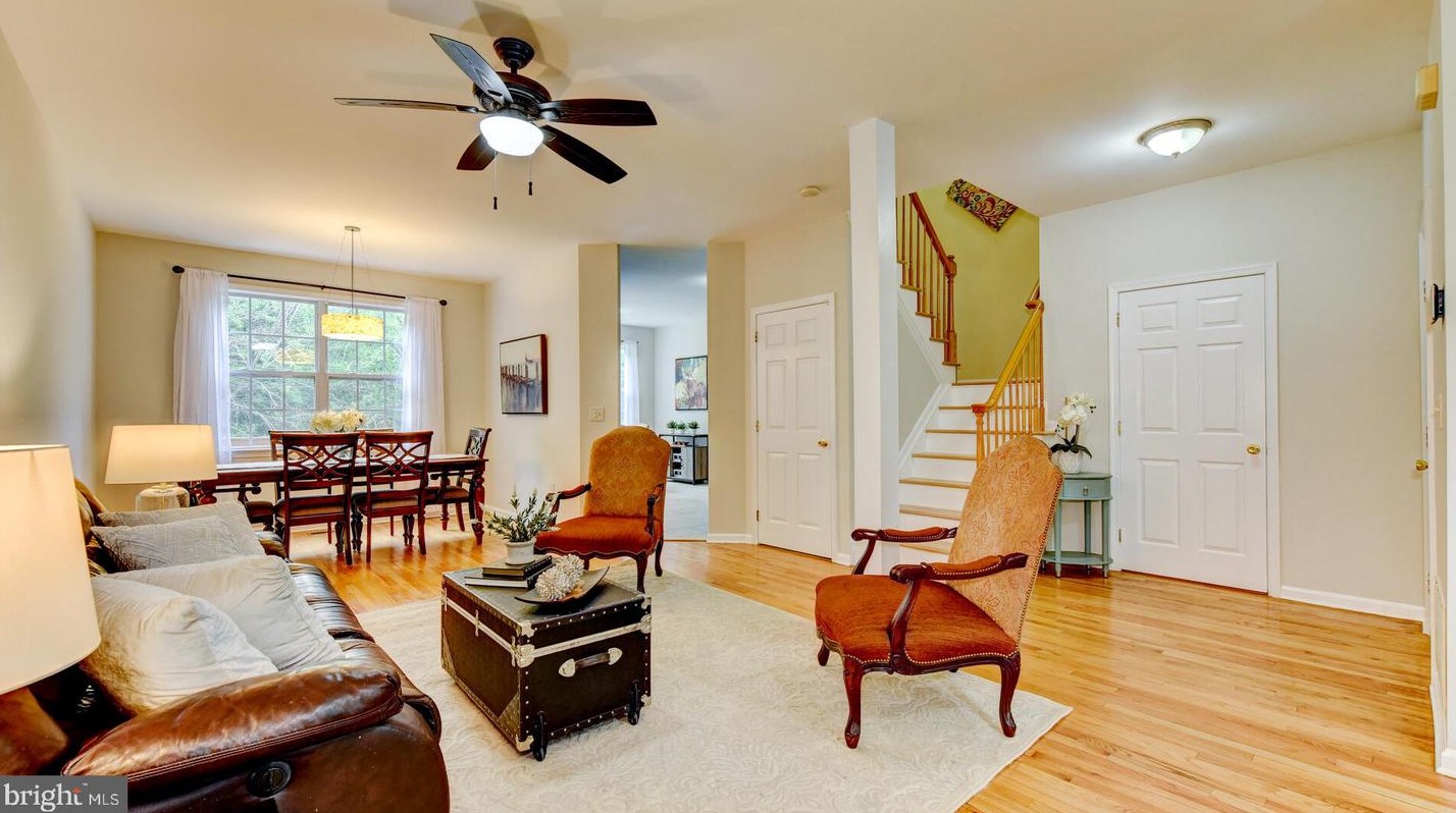 45 Tennyson Rd, East Windsor NJ  08520-4691 exterior