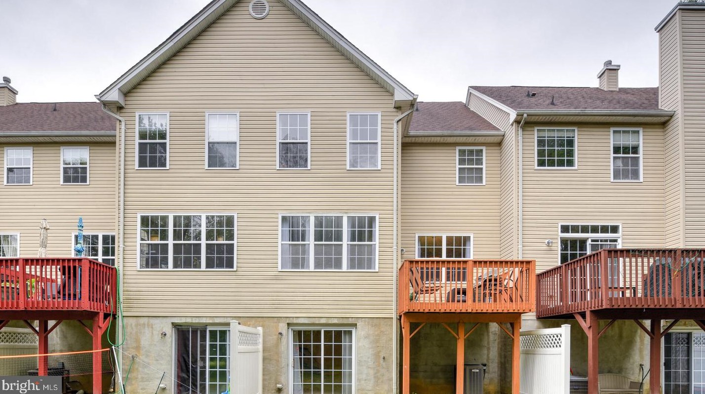 45 Tennyson Rd, East Windsor NJ  08520-4691 exterior