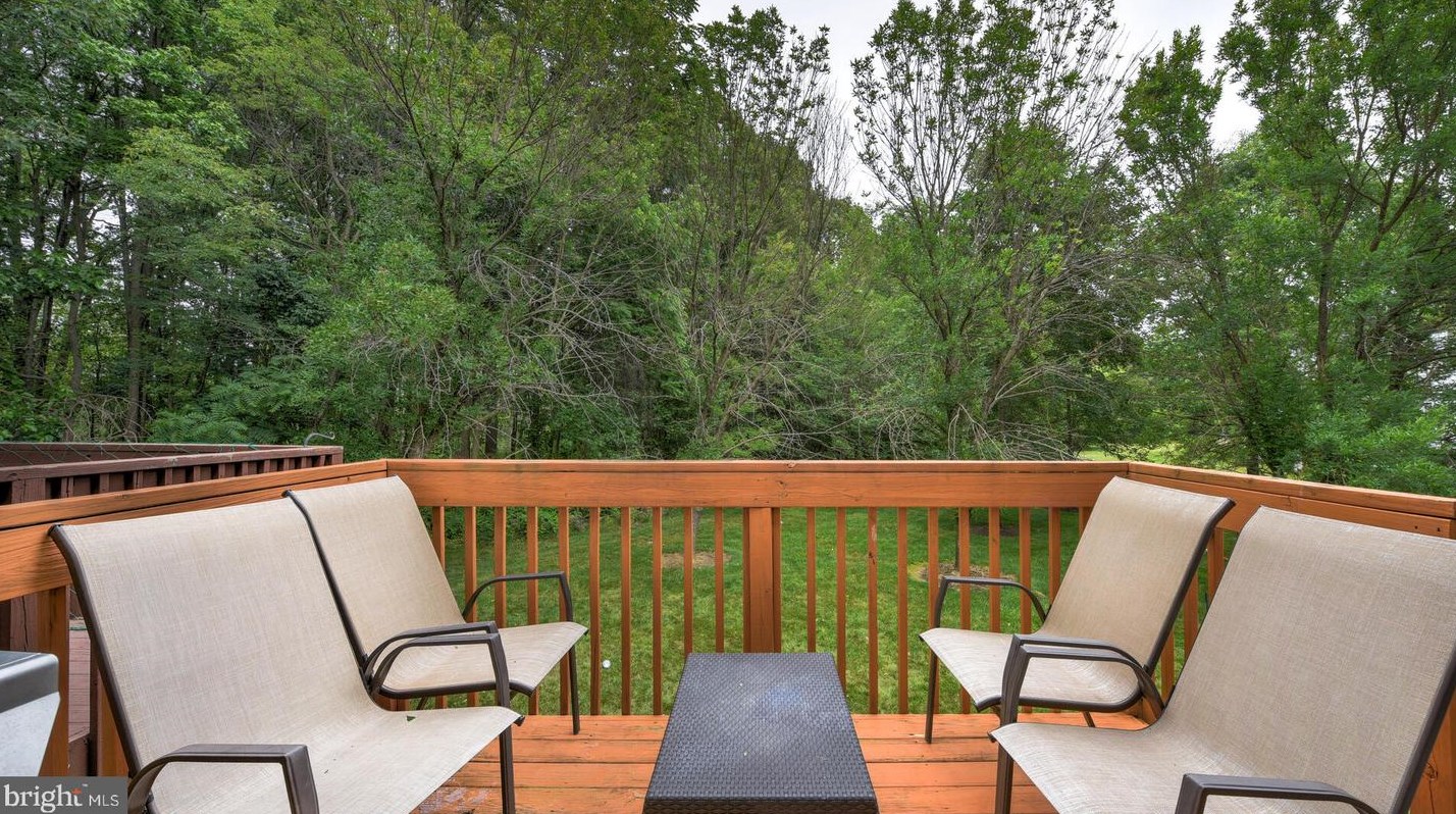 45 Tennyson Rd, East Windsor NJ  08520-4691 exterior
