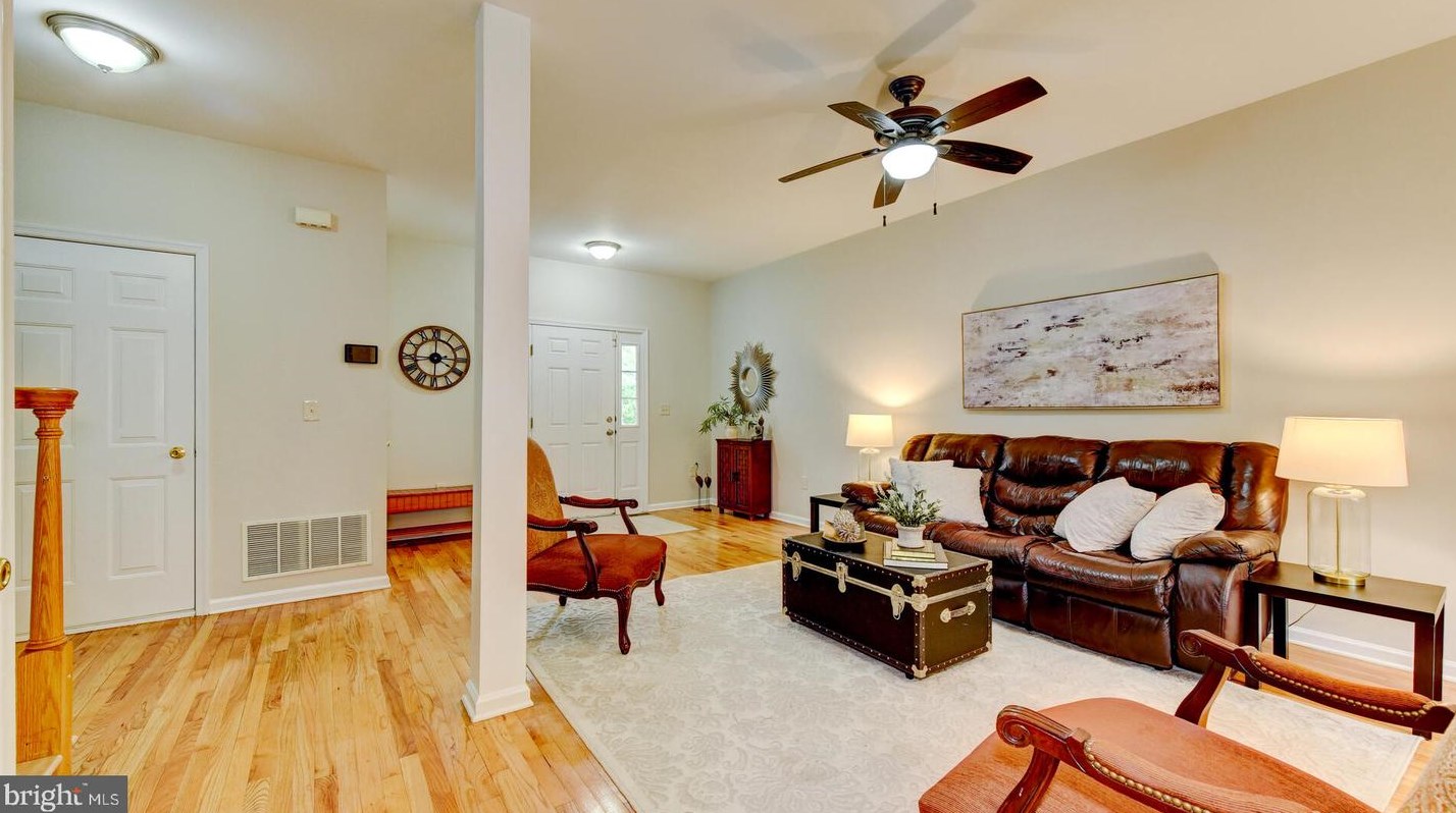 45 Tennyson Rd, East Windsor NJ  08520-4691 exterior