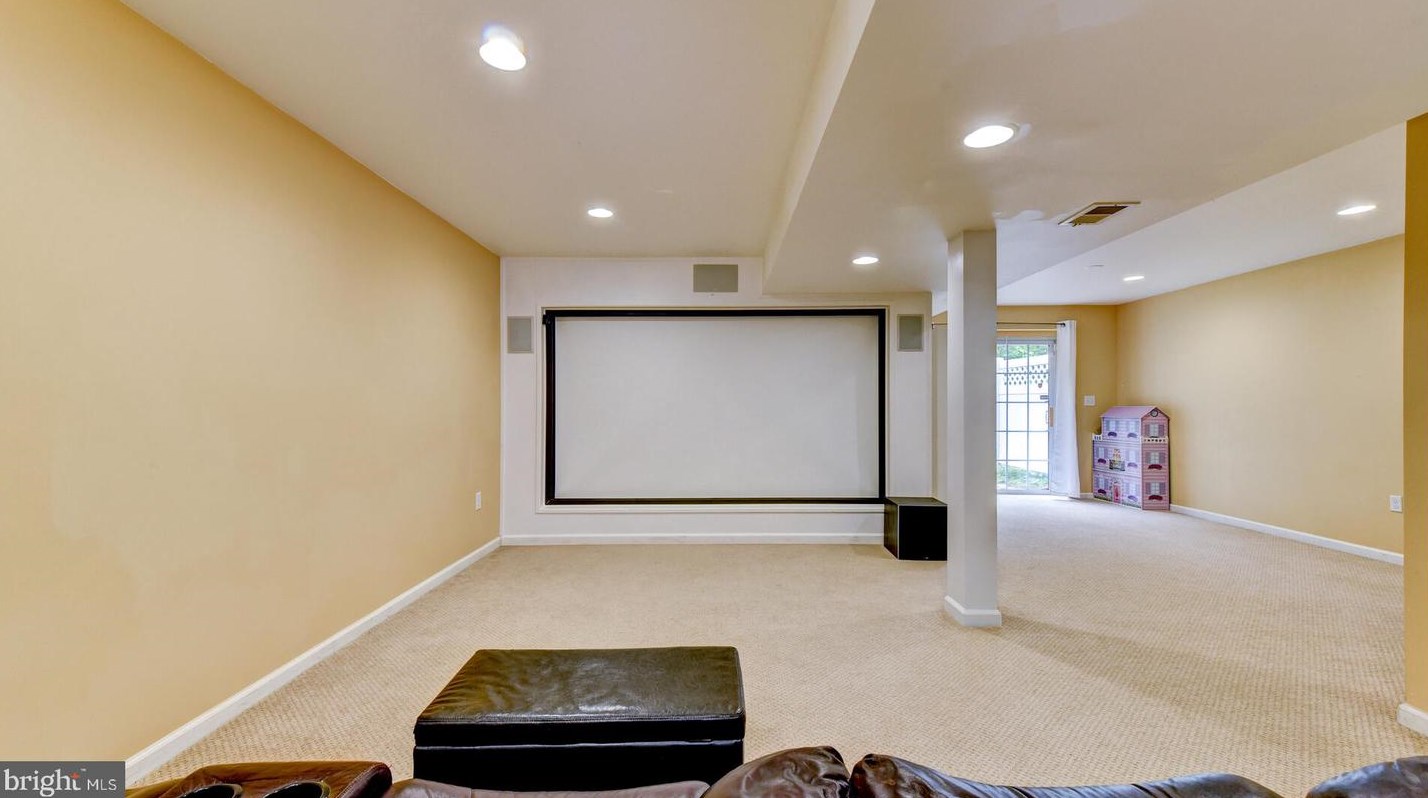 45 Tennyson Rd, East Windsor NJ  08520-4691 exterior