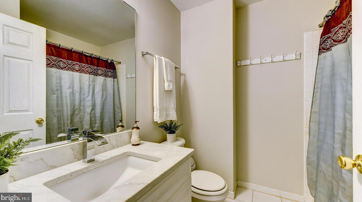 45 Tennyson Rd, East Windsor NJ  08520-4691 exterior