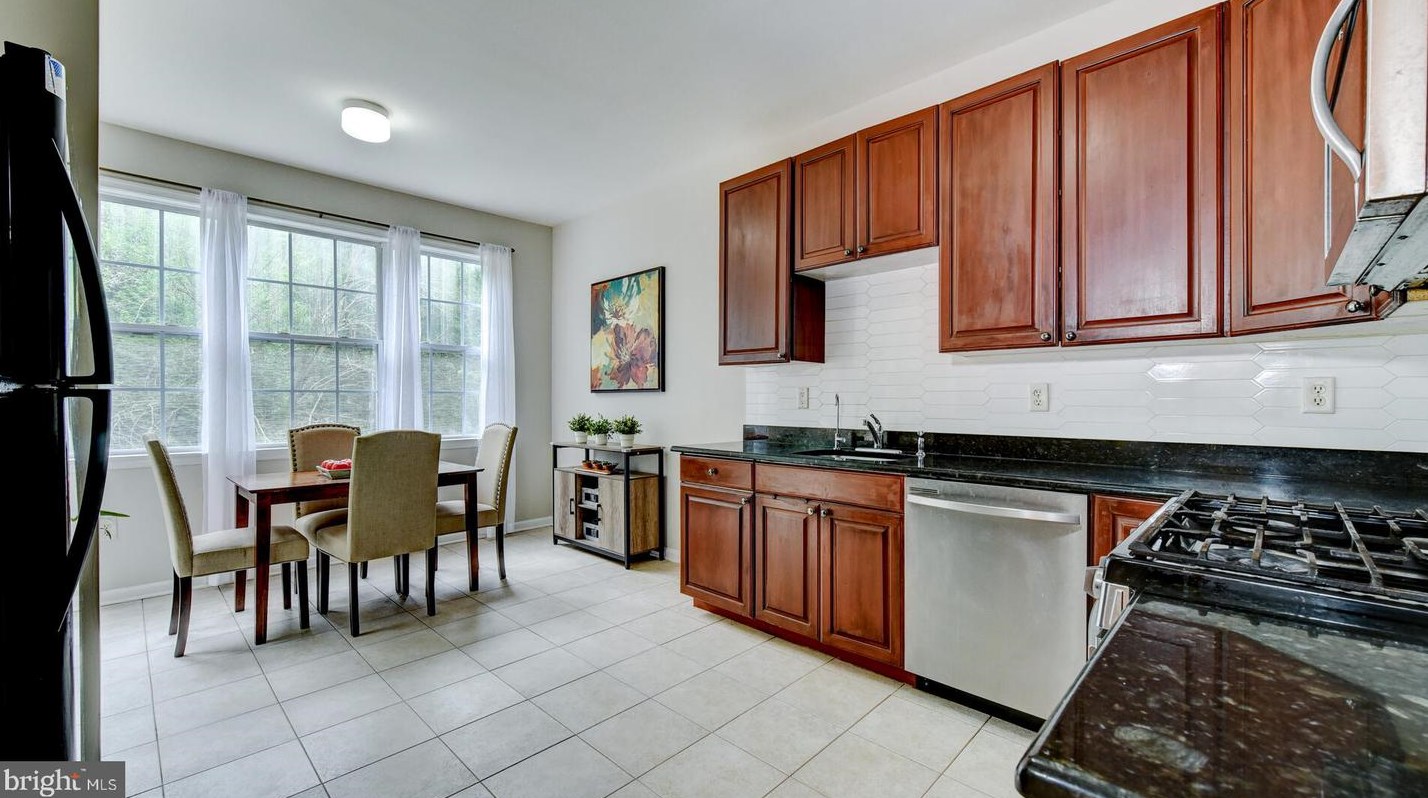 45 Tennyson Rd, East Windsor NJ  08520-4691 exterior
