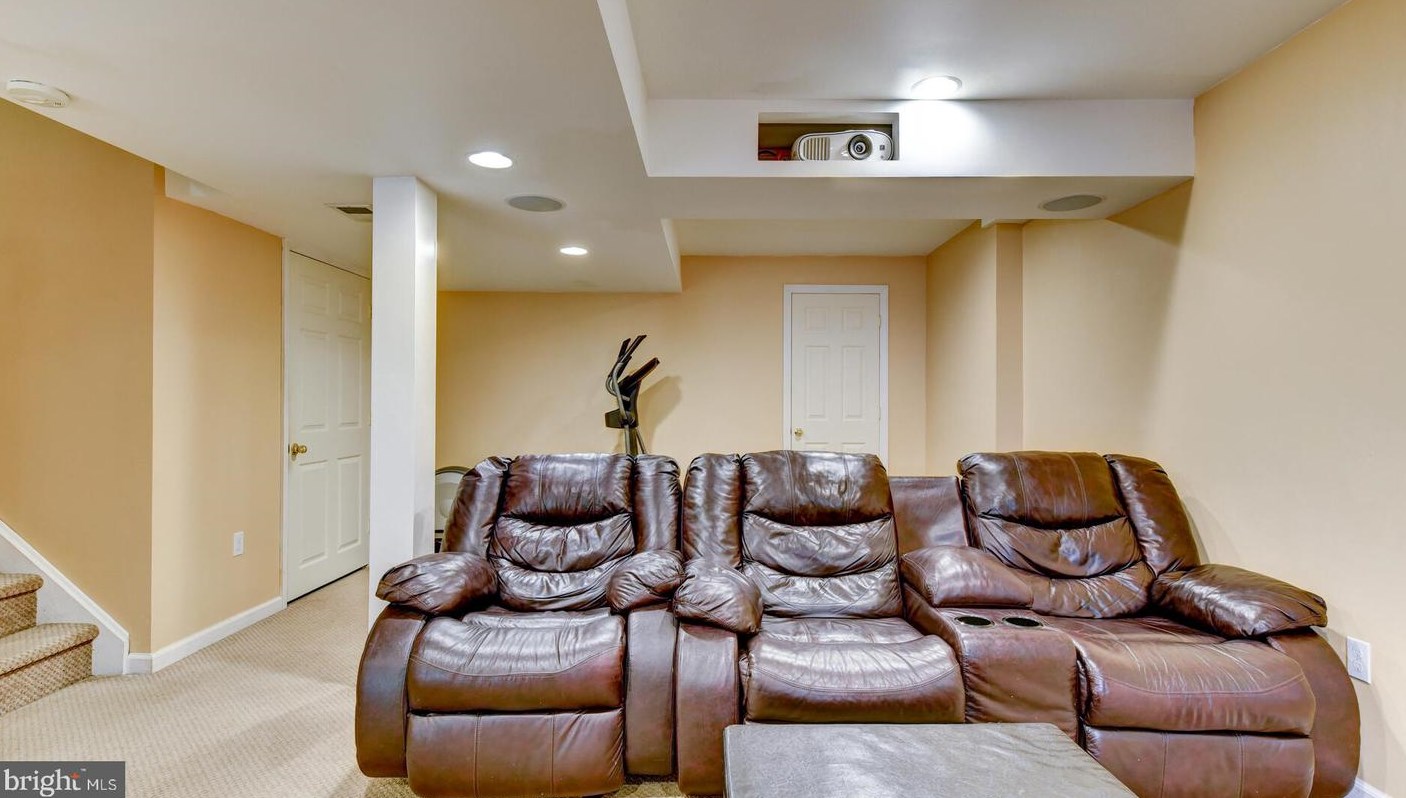 45 Tennyson Rd, East Windsor NJ  08520-4691 exterior