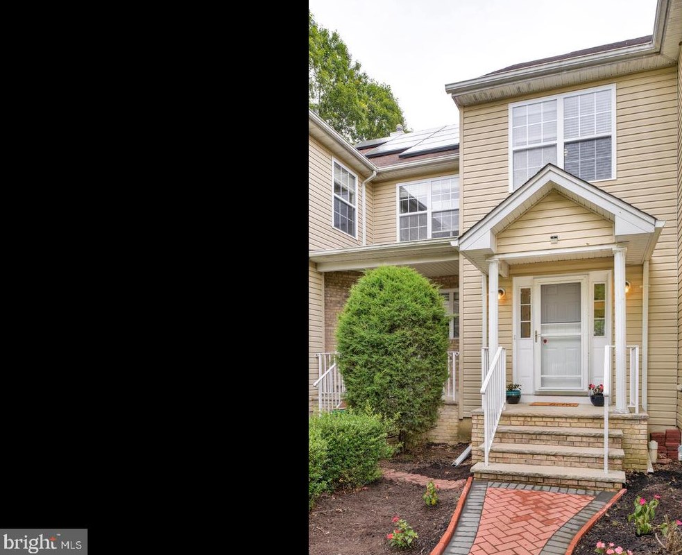 45 Tennyson Rd, East Windsor NJ  08520-4691 exterior