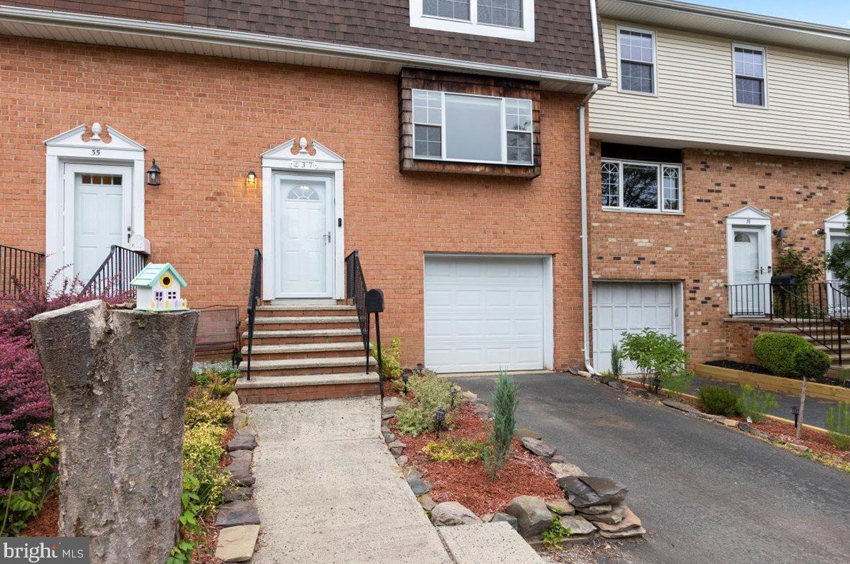 37 Featherbed Ct, Trenton NJ  08648-2004 exterior