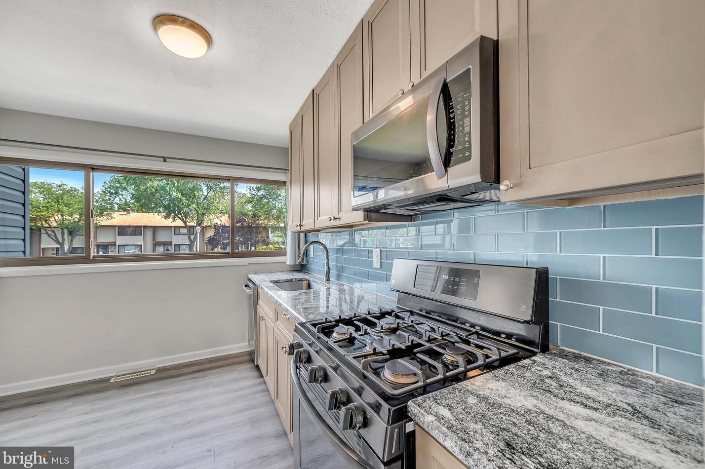 853 Jamestown Rd, East Windsor NJ 08520-5644 exterior