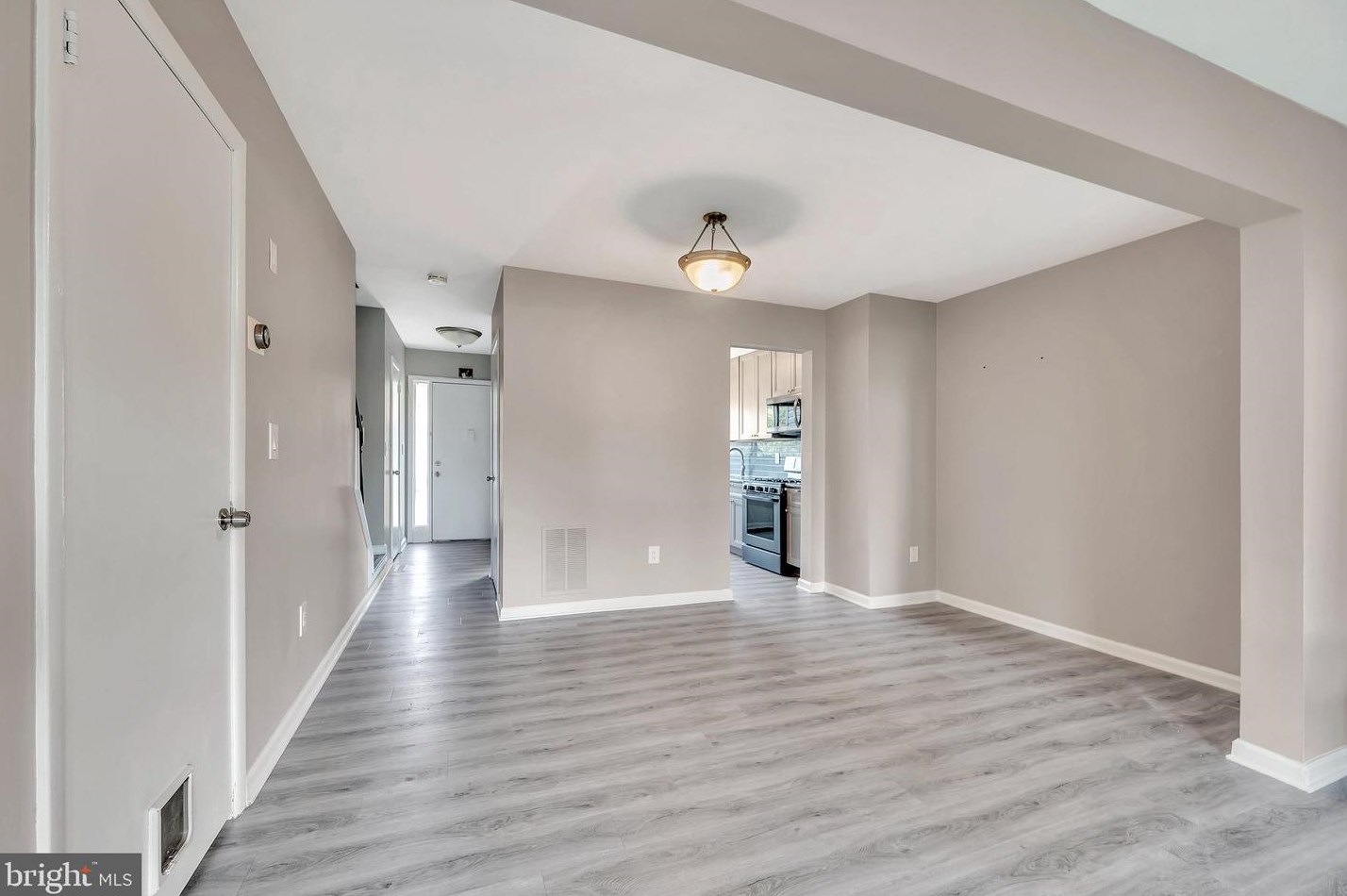 853 Jamestown Rd, East Windsor NJ 08520-5644 exterior