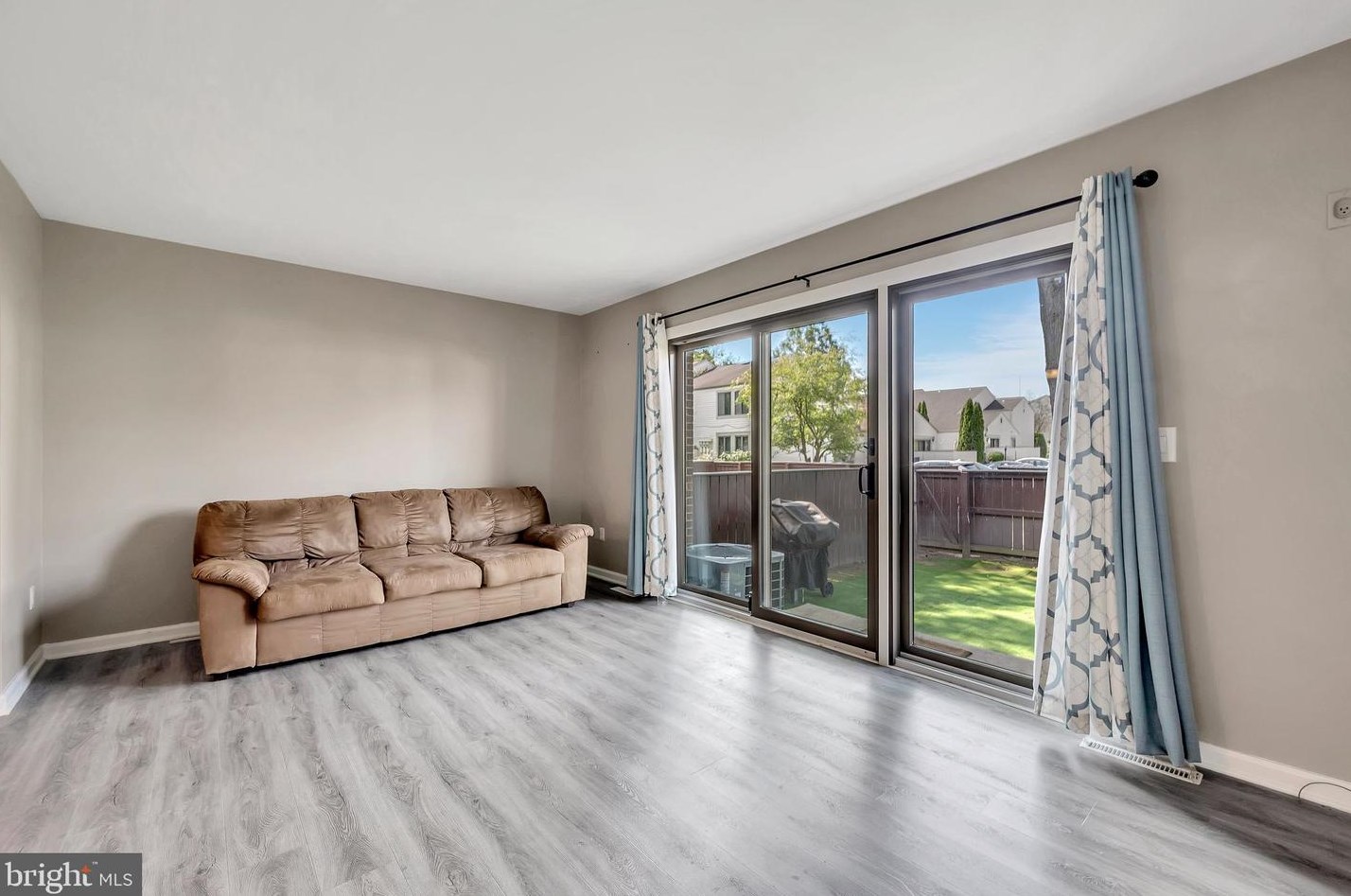 853 Jamestown Rd, East Windsor NJ 08520-5644 exterior