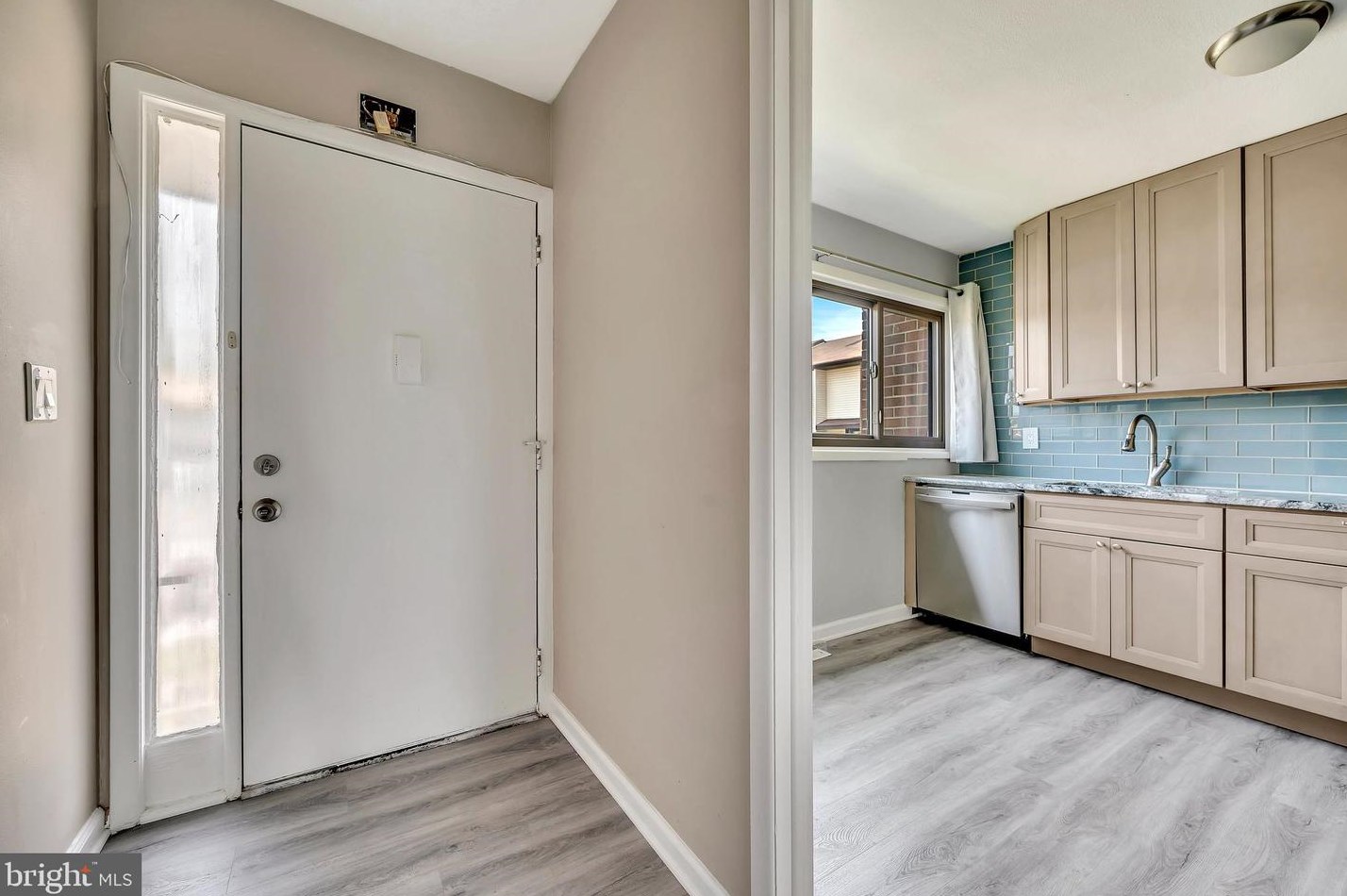 853 Jamestown Rd, East Windsor NJ 08520-5644 exterior