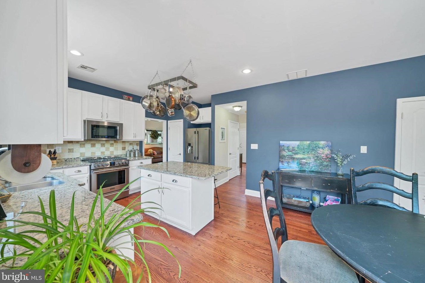 25 Pierce Rd, East Windsor NJ 08520-2400 exterior