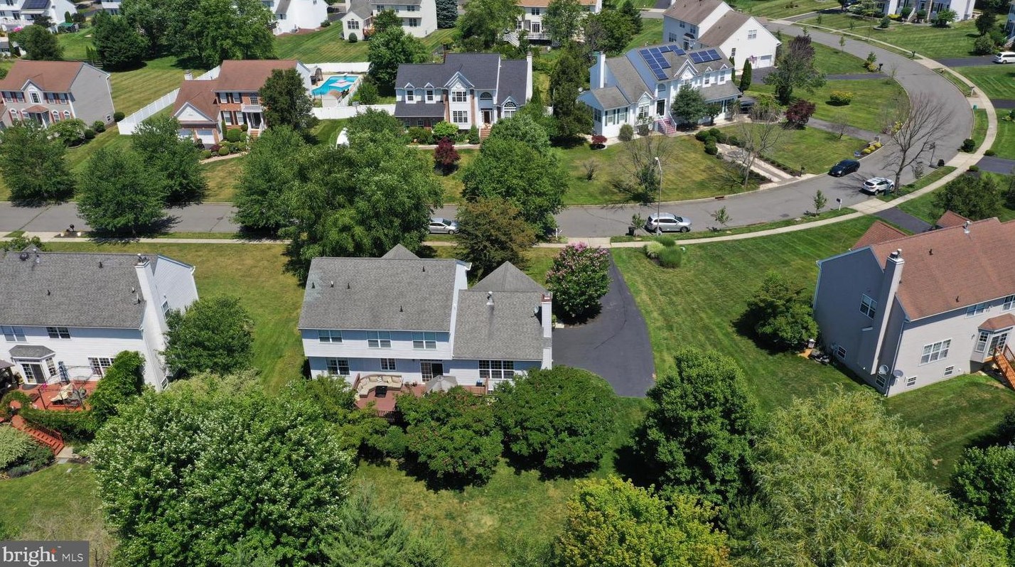 25 Pierce Rd, East Windsor NJ 08520-2400 exterior