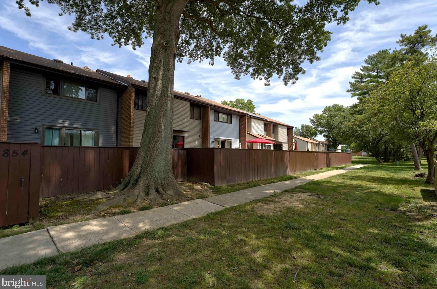 854 Jamestown Rd, East Windsor NJ 08520-5644 exterior