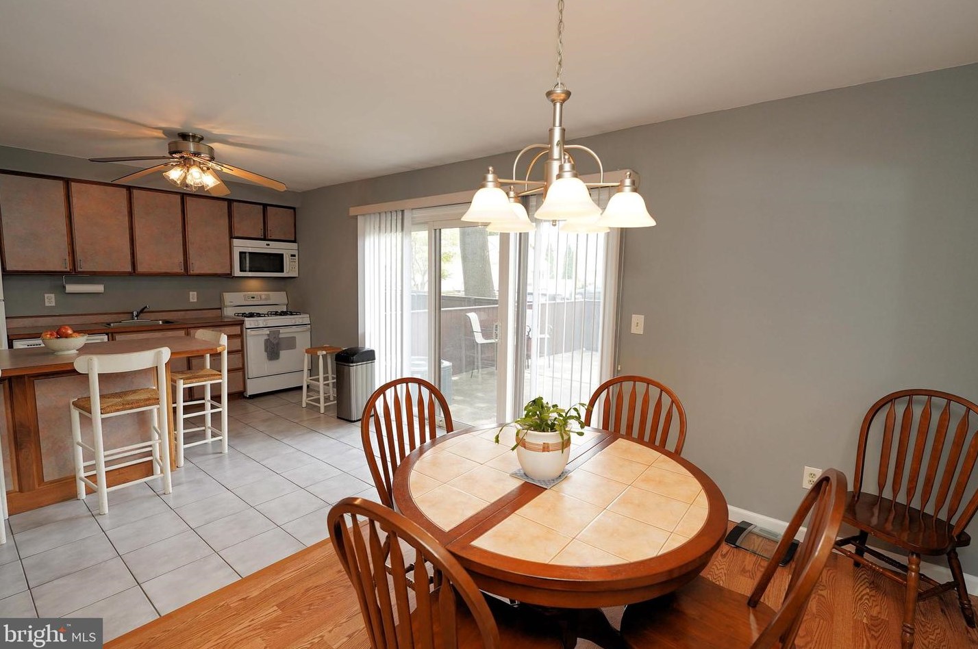 854 Jamestown Rd, East Windsor NJ 08520-5644 exterior