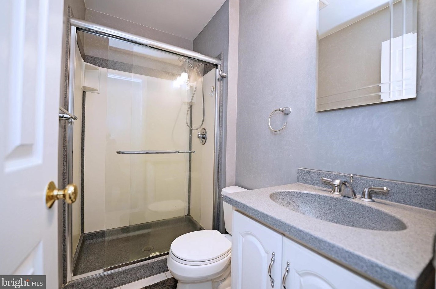 854 Jamestown Rd, East Windsor NJ 08520-5644 exterior