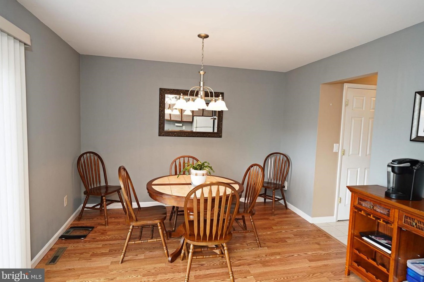 854 Jamestown Rd, East Windsor NJ 08520-5644 exterior