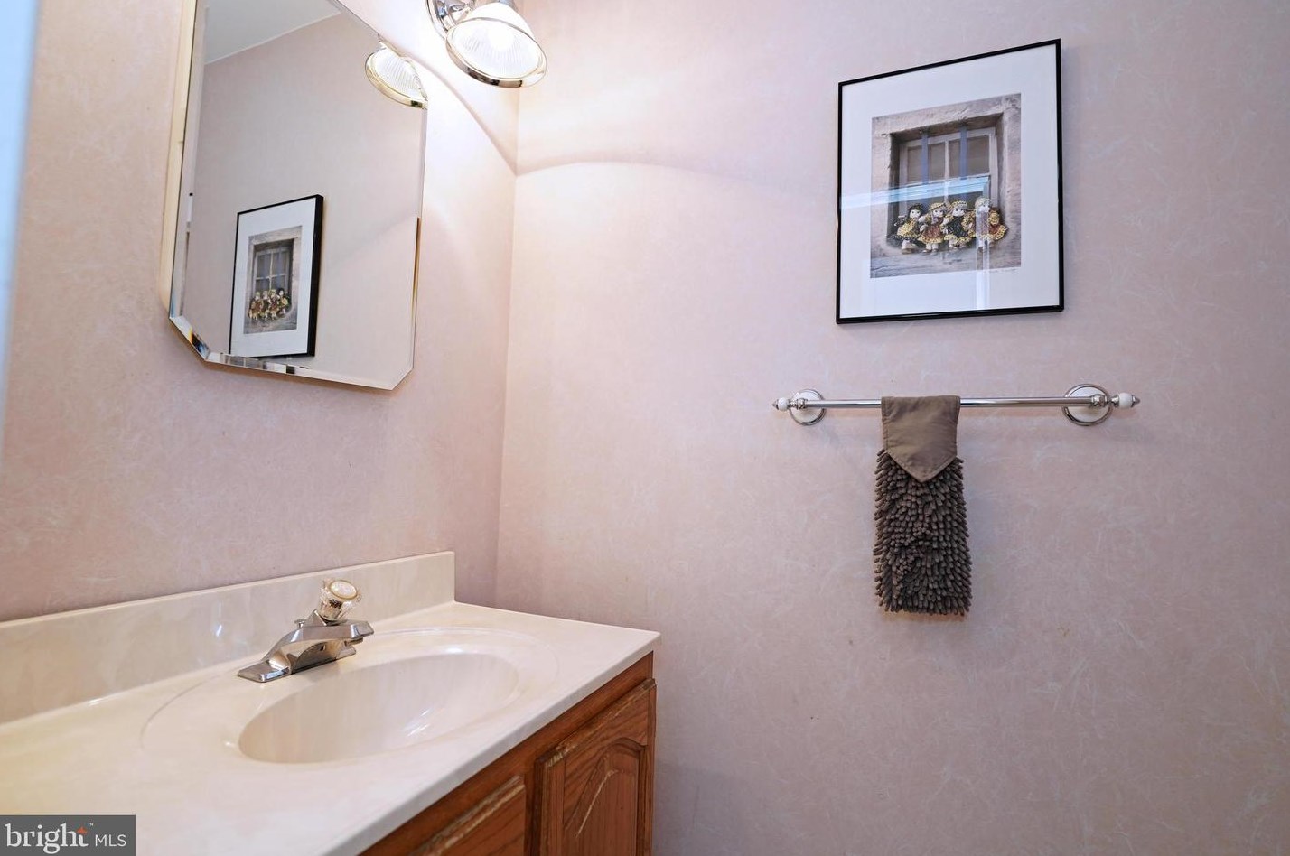 854 Jamestown Rd, East Windsor NJ 08520-5644 exterior