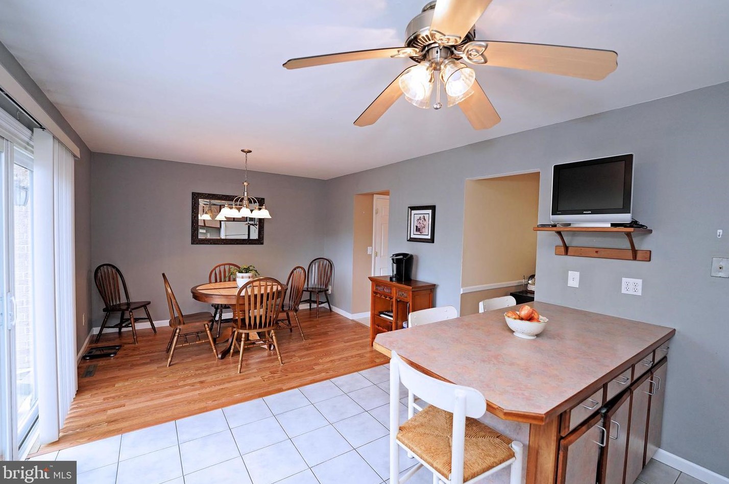 854 Jamestown Rd, East Windsor NJ 08520-5644 exterior