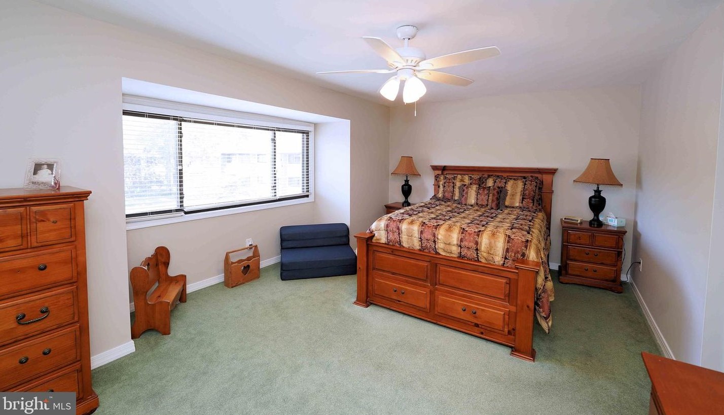 854 Jamestown Rd, East Windsor NJ 08520-5644 exterior