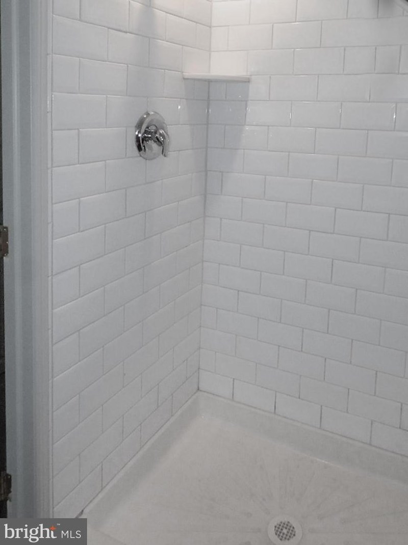 220 Hauser Ave, Trenton NJ 08620-1702 exterior