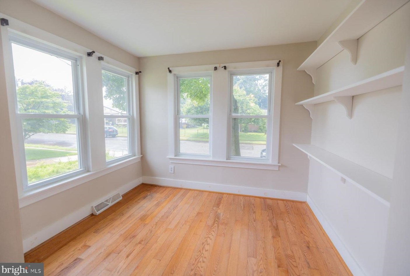 220 Hauser Ave, Trenton NJ 08620-1702 exterior