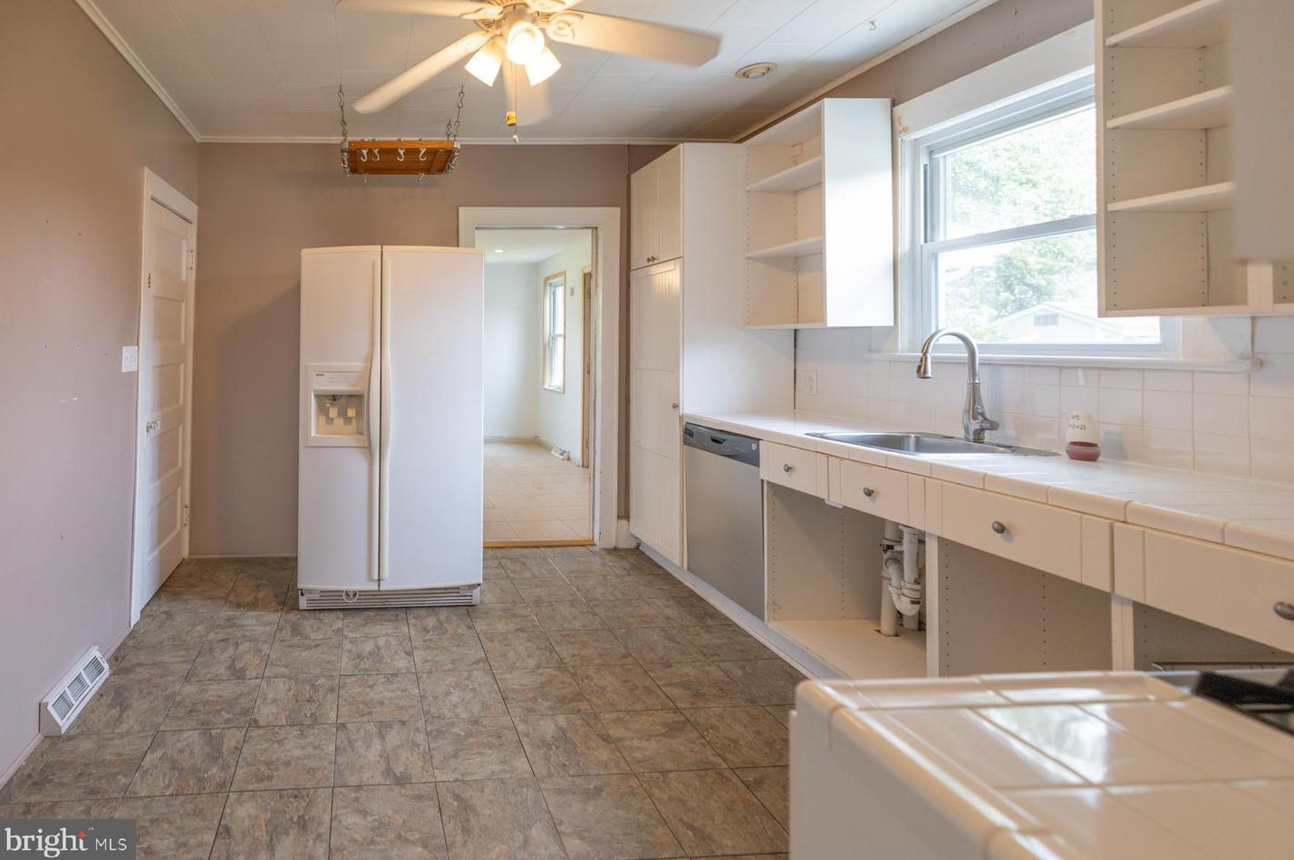 220 Hauser Ave, Trenton NJ 08620-1702 exterior